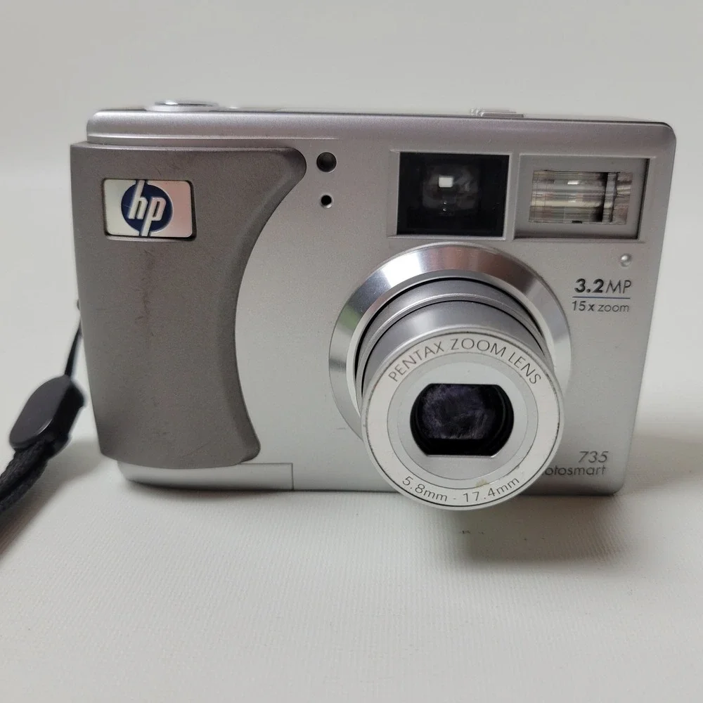 HP Photosmart 735 Digital Camera 3.2MP Pentax Zoom Lens Silver Bundle Q2210A